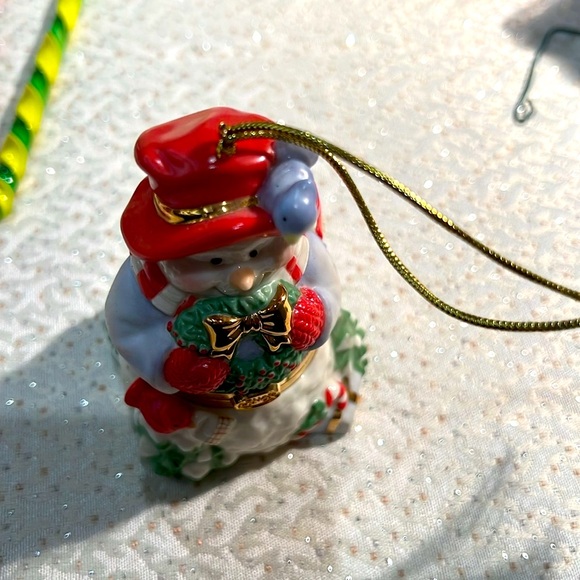 Pristine Lenox snowman porcelain Keepsake box- 2000 - Picture 4 of 5